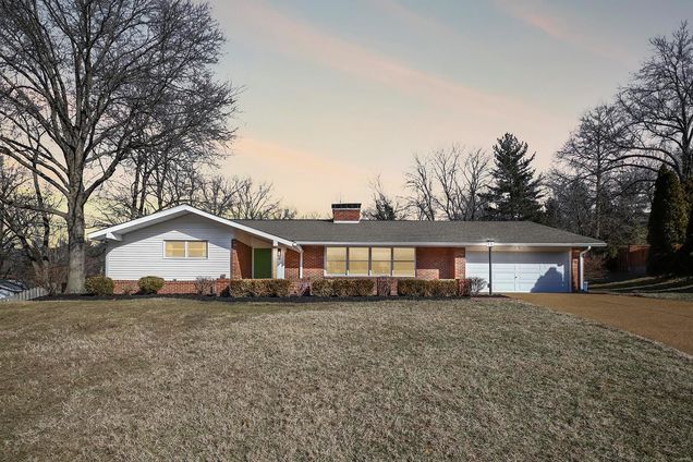 18 Haven View Drive Creve Coeur, MO House Sold - Photo 1 of 39. Opens carousel modal