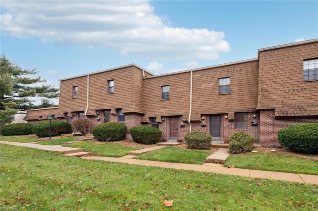 3614 Candlewyck Club Drive Unit E Florissant, MO Townhouse Sold - Photo 1 of 20. Opens carousel modal