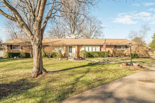 12 Grand Circle Drive Maryland Heights, MO House Sold - Photo 1 of 75. Opens carousel modal
