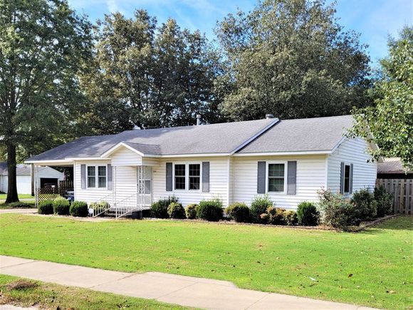 201 N Oak Street Clarkton, MO House Sold - Photo 1 of 20. Opens carousel modal