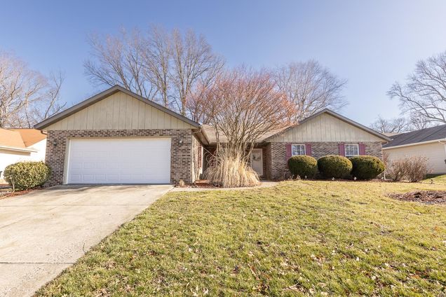 1841 Spruce Hill Drive Belleville, IL House Sold - Photo 1 of 27. Opens carousel modal