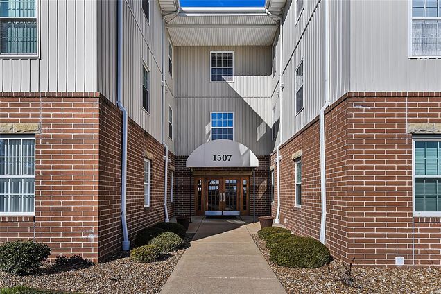 1507 S Old Highway 94 Unit 404 St Charles, MO Condo Sold - Photo 1 of 17. Opens carousel modal