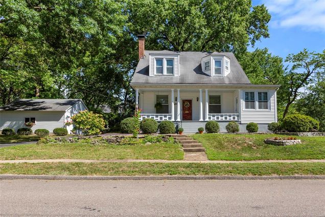 20 Edwin Avenue Glendale, MO House Sold - Photo 1 of 28. Opens carousel modal