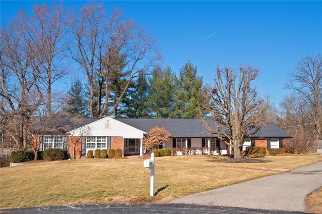 47 Salem Estates Drive Ladue, MO House Sold - Photo 1 of 32. Opens carousel modal