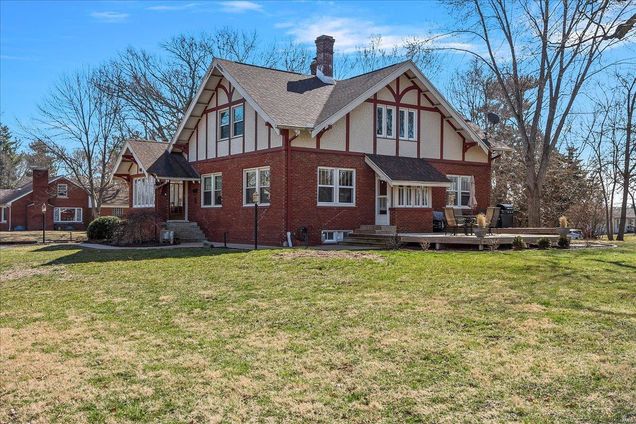604 W Douglas Petersburg, IL House Sold - Photo 1 of 45. Opens carousel modal
