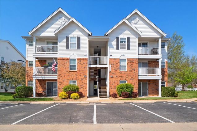 1233 Woodland Point Drive Unit B St Louis, MO Condo Sold - Photo 1 of 12. Opens carousel modal