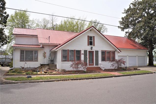 205 E Jefferson Street Hayti, MO House Sold - Photo 1 of 22. Opens carousel modal