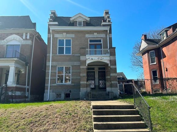 5378 Maple Avenue St Louis, MO Multifamily Sold - Photo 1 of 10. Opens carousel modal