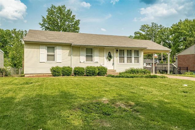 1008 Meadowridge Drive Kirkwood, MO House Sold - Photo 1 of 35. Opens carousel modal