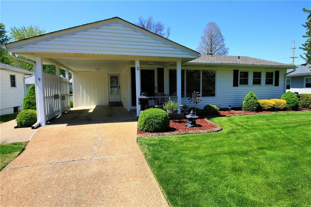3 Radford Drive Florissant, MO House Sold - Photo 1 of 24. Opens carousel modal