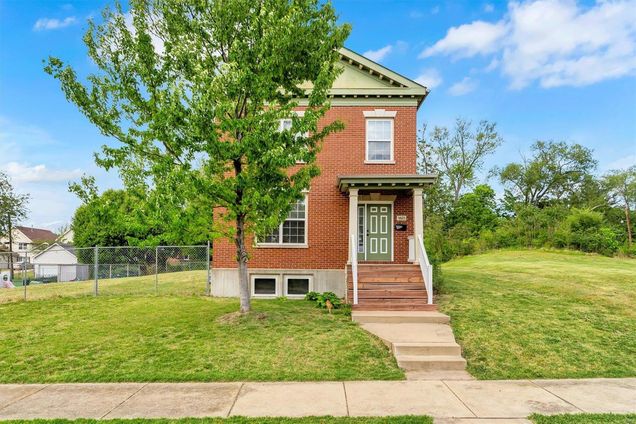 3825 Windsor Place St Louis, MO House Sold - Photo 1 of 31. Opens carousel modal