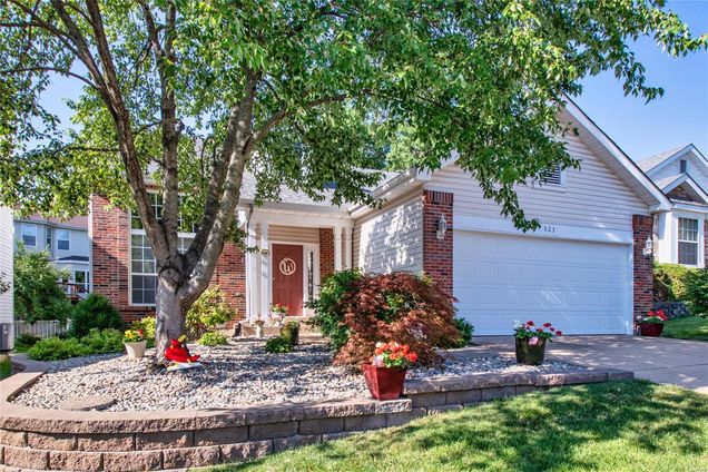 923 Oak Knoll Manor Drive St Louis, MO House Sold - Photo 1 of 27. Opens carousel modal