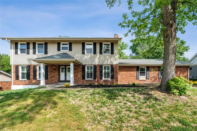 347 Dinsmoor Drive Chesterfield, MO House Sold - Photo 1 of 29. Opens carousel modal