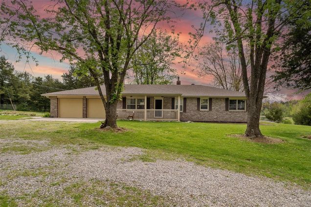 #MIS23025449 New Bloomfield, MO House Sold - Photo 1 of 69. Opens carousel modal
