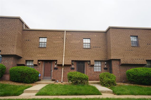 3614 Candlewyck Club Unit E Florissant, MO Townhouse Sold - Photo 1 of 21. Opens carousel modal