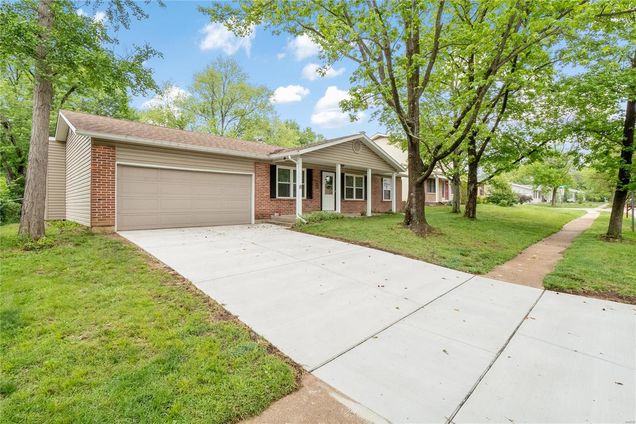 803 Wild Hickory Lane Manchester, MO House Sold - Photo 1 of 24. Opens carousel modal