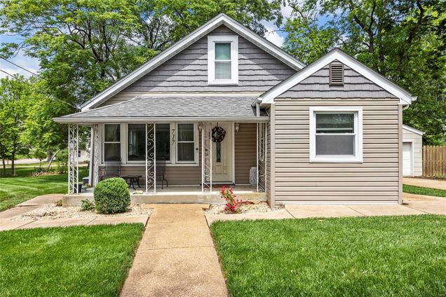717 Midland Avenue Maryland Heights, MO House Sold - Photo 1 of 39. Opens carousel modal