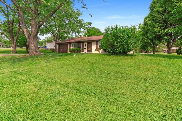 7201 Shellburne Drive St Louis, MO House Sold - Photo 1 of 26. Opens carousel modal