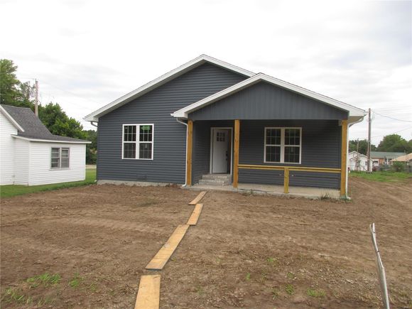472 Polk Avenue Lebanon, MO House Sold - Photo 1 of 18. Opens carousel modal