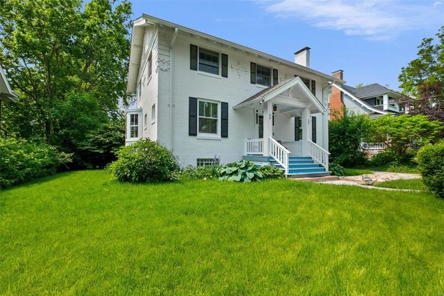 514 Oakwood Avenue Webster Groves, MO House Sold - Photo 1 of 27. Opens carousel modal