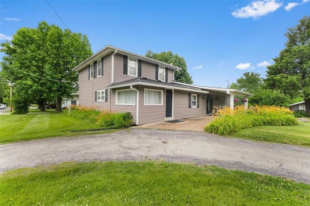 11345 De Runtz Avenue Maryland Heights, MO House Sold - Photo 1 of 32. Opens carousel modal