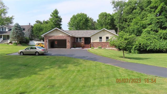 575 Midland Avenue Maryland Heights, MO House Sold - Photo 1 of 29. Opens carousel modal