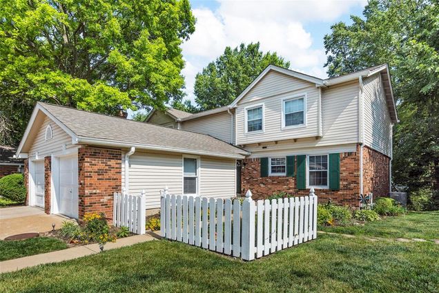 13320 Woodlake Village Court W Chesterfield, MO Townhouse Sold - Photo 1 of 36. Opens carousel modal