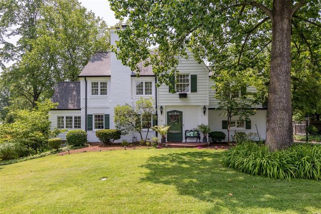 5 Willow Hill Road St Louis, MO House Sold - Photo 1 of 45. Opens carousel modal