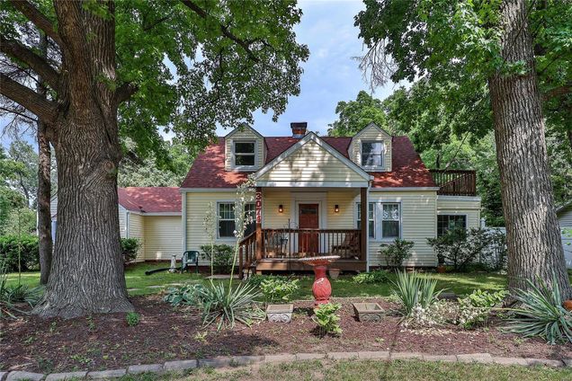 3074 Doddridge Avenue Maryland Heights, MO House Sold - Photo 1 of 23. Opens carousel modal