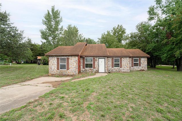 5507 S Brooks Drive Jefferson City, MO House Sold - Photo 1 of 31. Opens carousel modal