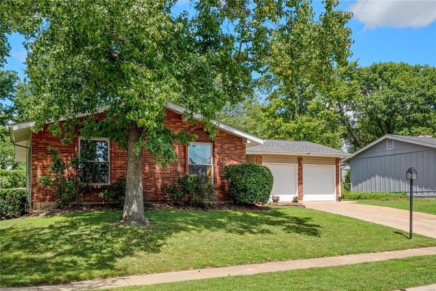 907 Queensbridge Road Manchester, MO House Sold - Photo 1 of 42. Opens carousel modal
