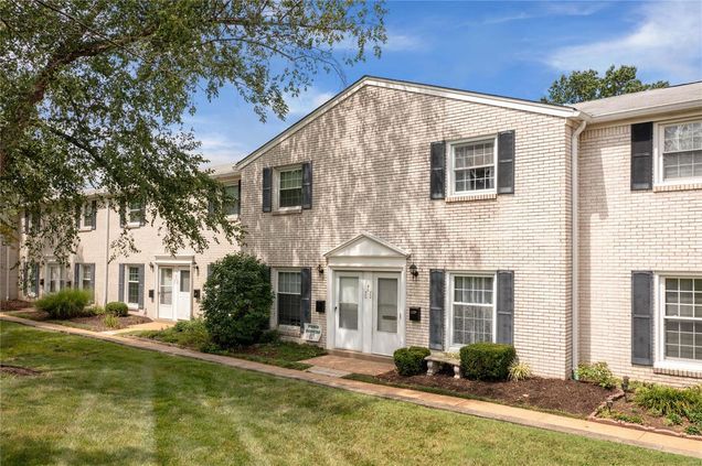 4072 Paule Avenue St Louis, MO Townhouse Sold - Photo 1 of 21. Opens carousel modal