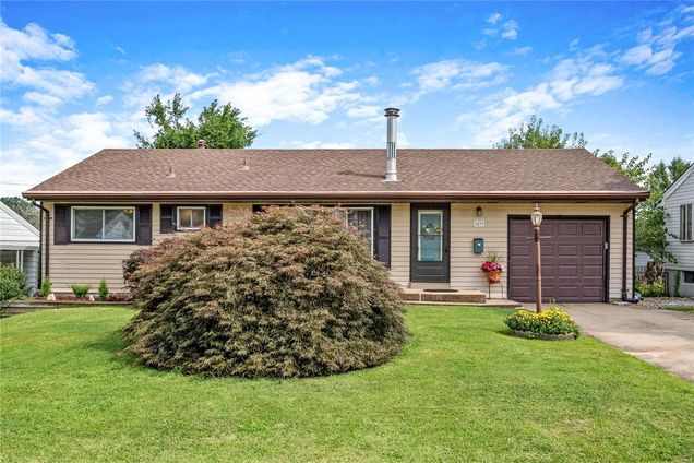 7439 Rockwood Drive St Louis, MO House Sold - Photo 1 of 40. Opens carousel modal