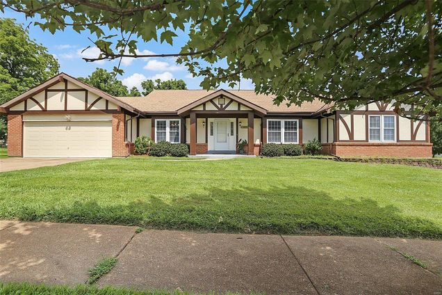 14263 Kinderhook Drive Chesterfield, MO House Sold - Photo 1 of 30. Opens carousel modal