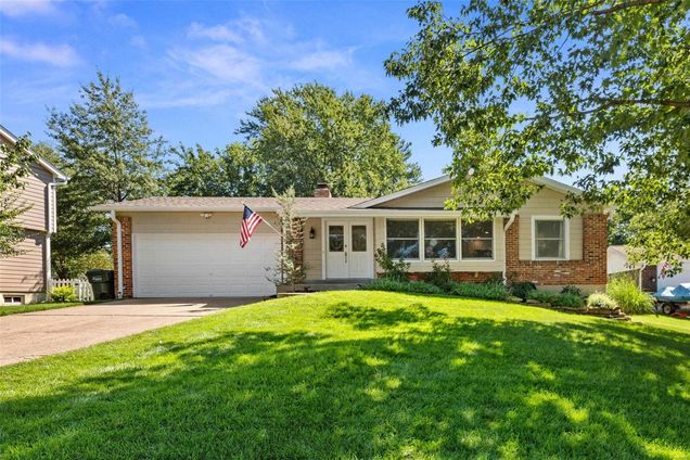 9 Sunny Glen Court Ellisville, MO House Sold - Photo 1 of 39. Opens carousel modal