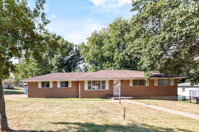 1106 Cardinal Drive Imperial, MO House Sold - Photo 1 of 45. Opens carousel modal
