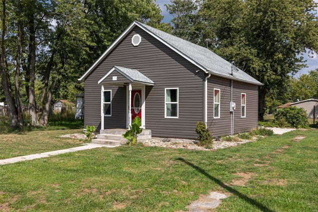 1002 Washington Avenue Williamson, IL House Sold - Photo 1 of 18. Opens carousel modal