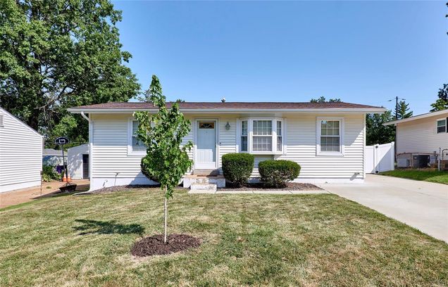 121 Arras Drive St Louis, MO House Sold - Photo 1 of 48. Opens carousel modal