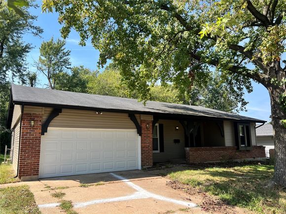 11475 Latonka Trail Florissant, MO House Sold - Photo 1 of 15. Opens carousel modal