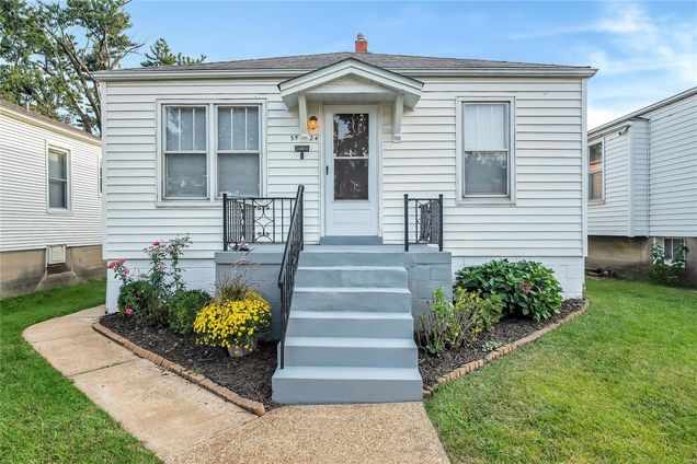 5924 Victoria Avenue St Louis, MO House Sold - Photo 1 of 20. Opens carousel modal