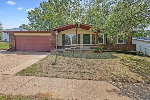818 Windingpath Lane Manchester, MO House Sold - Photo 1 of 36. Opens carousel modal