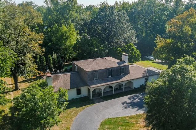 16 Salem Estates Drive Ladue, MO House Sold - Photo 1 of 31. Opens carousel modal