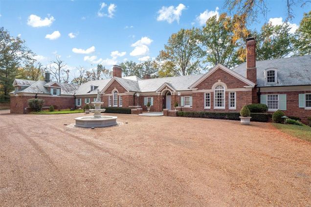 5 Apple Tree Lane St Louis, MO House Sold - Photo 1 of 46. Opens carousel modal