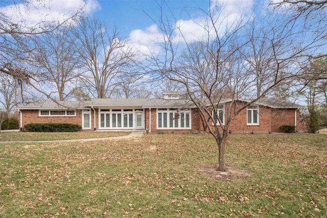38 Ladue Estates Drive Creve Coeur, MO House Sold - Photo 1 of 46. Opens carousel modal