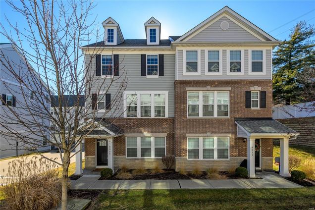 8024 Central Park Drive St Louis, MO Townhouse Sold - Photo 1 of 28. Opens carousel modal