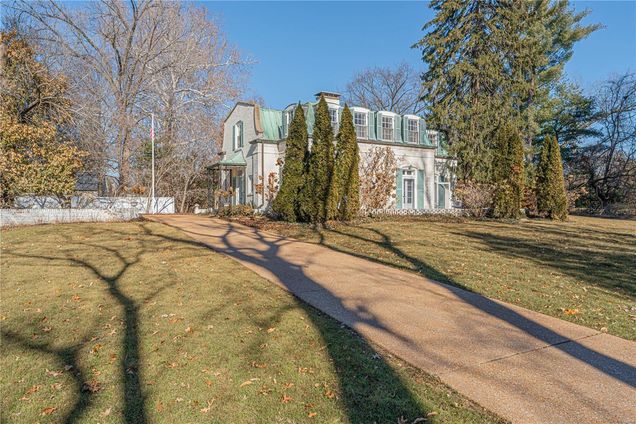 9559 Litzsinger Road Ladue, MO House Sold - Photo 1 of 41. Opens carousel modal