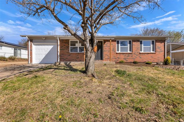 815 Briarbrae Drive St Louis, MO House Sold - Photo 1 of 31. Opens carousel modal