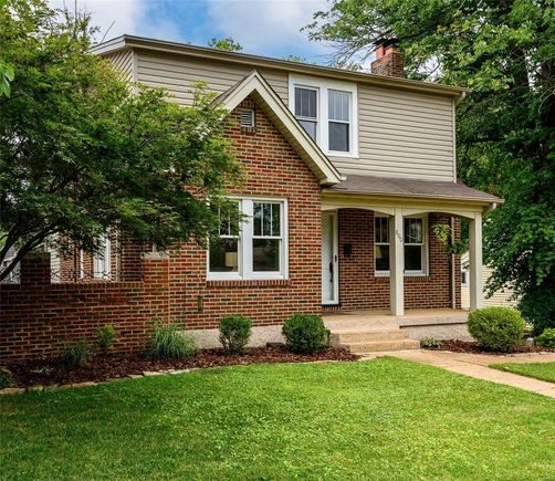 800 Oakway Place St Louis, MO House Sold - Photo 1 of 32. Opens carousel modal