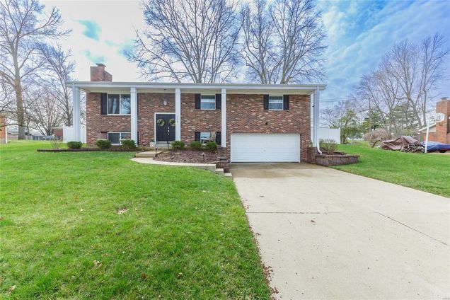 1114 Lariat Trail Ellisville, MO House Sold - Photo 1 of 40. Opens carousel modal