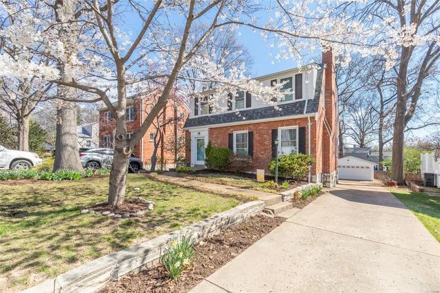 286 Elm Avenue St Louis, MO House Sold - Photo 1 of 34. Opens carousel modal